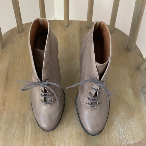 Pour La Victoire Platform and stacked heel bootie - Picture 3 of 4